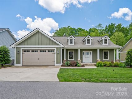 127 Olde Oak Way sold home in Olde Oak, Hendersonville, NC