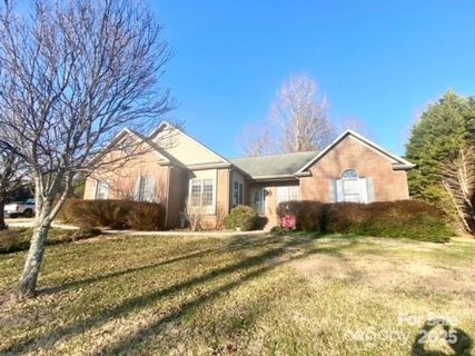 472 Windsor Drive sold home in Windsor Point, Taylorsville, NC