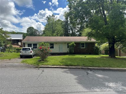 9 Hillview Road sold home in Rolling Green, Asheville, NC