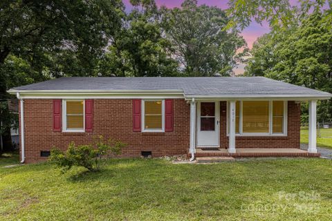 4915 Galax Drive sold home in Bingham Park, Charlotte, NC