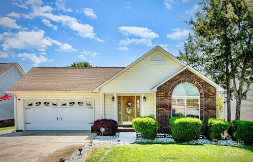 1076 Braxton Drive sold home in Braxton Estates, Concord, NC