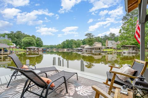 307 Lake Head Road sold home in Tillery Beach, Norwood, NC