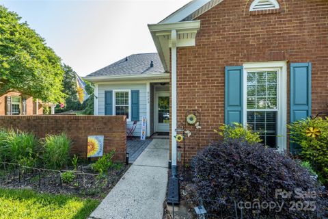9239 N Vicksburg Park Court