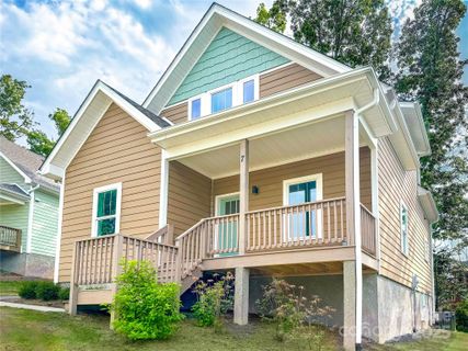 7 Berry Crest Lane sold home in Winterhawk, Arden, NC