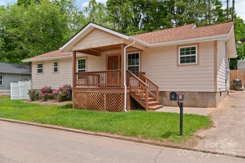 32 Valley Street sold home in Highland Park, Canton, NC