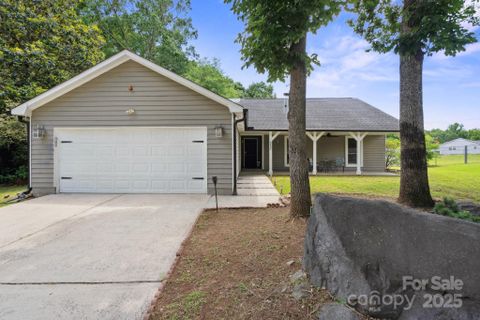 3807 Sweetgrass Lane sold home in Cedar Woods, Charlotte, NC