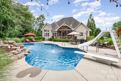 6057 Erie View Court sold home in Killian Crossing, Denver, NC
