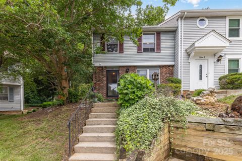 7304 Pebblestone Drive sold home in Waterford Townhomes, Charlotte, NC