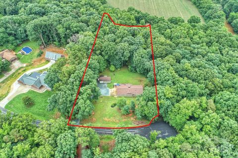 3017 Brooks Mill Lane sold home in Olive Branch Estates, Wingate, NC