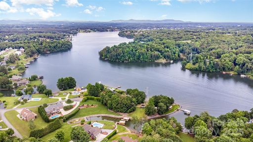 6255 Mountainside Drive sold home in Diamond Point Estates, Hickory, NC