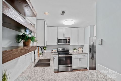 3308 Selwyn Farms Lane sold home in Hunters Run, Charlotte, NC