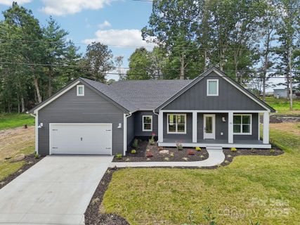 86 Point Hope Lane active home in Orchard View, Hendersonville, NC