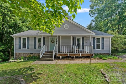 2934 Drakes Crossing Drive sold home in Mallard Crossing, Charlotte, NC
