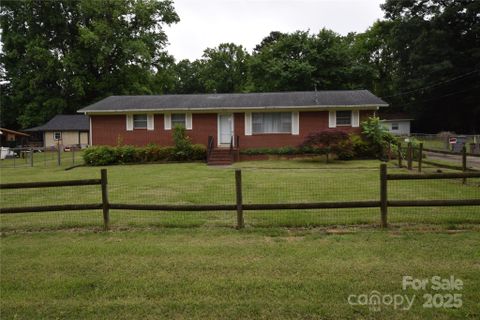 908 Ravendale Drive sold home in Oakdale, Charlotte, NC