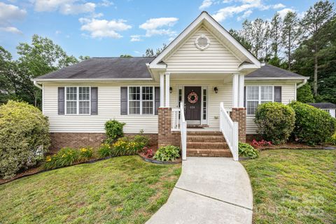 426 Carriage Lane sold home in Swicegood Farms, Linwood, NC