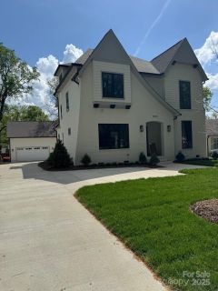 1220 Yale Place