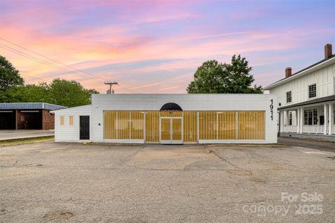 1911 E Ozark Avenue