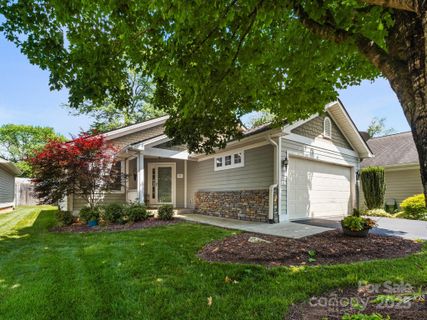20 E Fairway View Court sold home in Etowah Golf Villas, Etowah, NC
