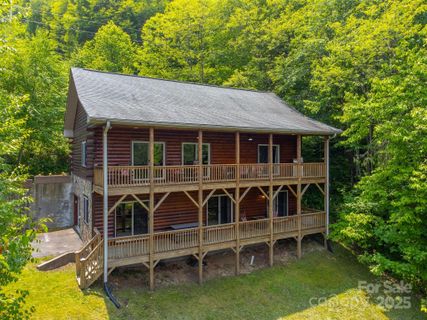 938 Trickle Creek Road sold home in Settlers Ridge, Waynesville, NC