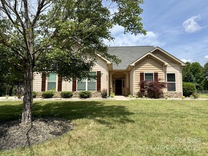 8429 Olde Stonegate Lane sold home in Olde Stonegate, Mint Hill, NC