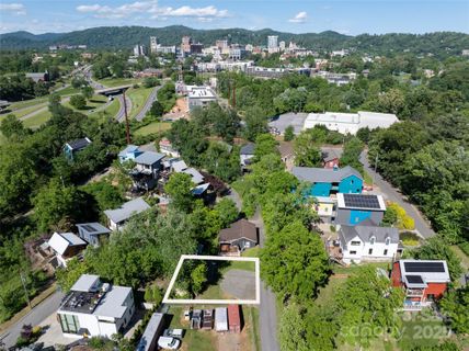 99999 Park Place pending home in Chicken Hill, Asheville, NC