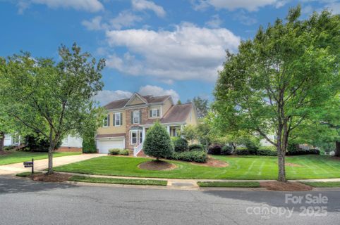 8044 Hawk Crest Court sold home in Beverly Crest, Charlotte, NC