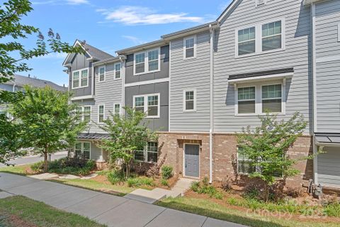 4008 Yucca Alley