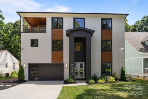 2121 Laburnum Avenue