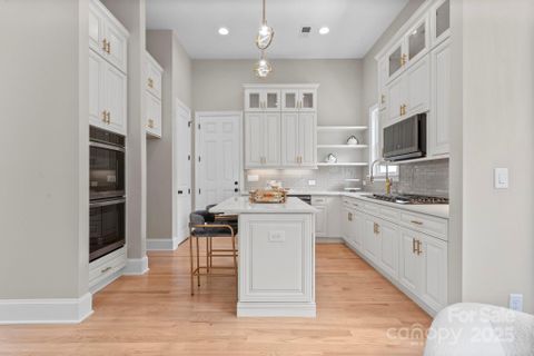 4015 Randolph Road pending home in Ridgewood, Charlotte, NC