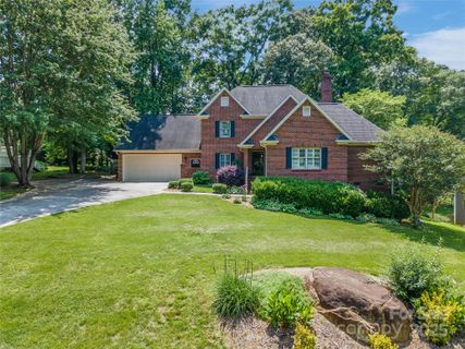 2043 Shadwell Court sold home in Jefferson Woods, Gastonia, NC