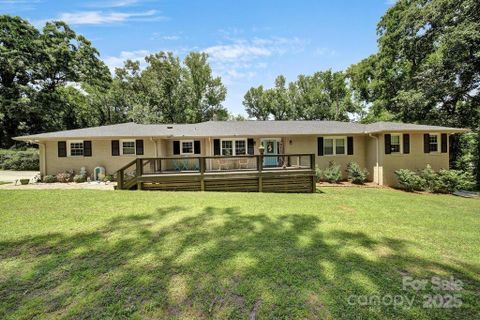 926 Meadow Lakes Road sold home in Meadow Lakes, Rock Hill, SC