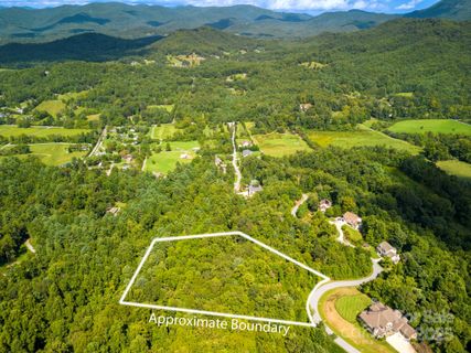 117 Sovereign Lane sold home in Monarch Estates, Fairview, NC