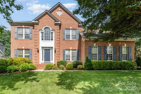 1002 Hollyhedge Lane