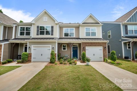 8042 Saluda Drive sold home in The Enclave At Davis Lake, Charlotte, NC