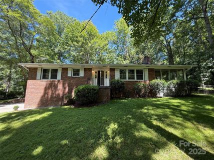 212 Fallen Timber Road sold home in Brightwater Heights, Hendersonville, NC