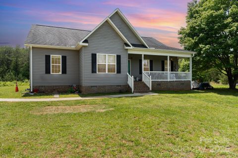 A home in Lake Ridge, Ramseur