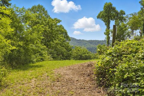 000 Silverglen Way sold home in Silverglen, Hendersonville, NC