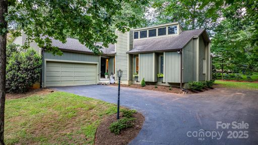 1748 4th Street Court sold home in Huntington Downs, Hickory, NC
