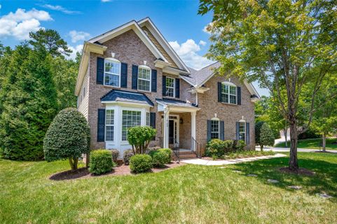 10104 Treetop Lane