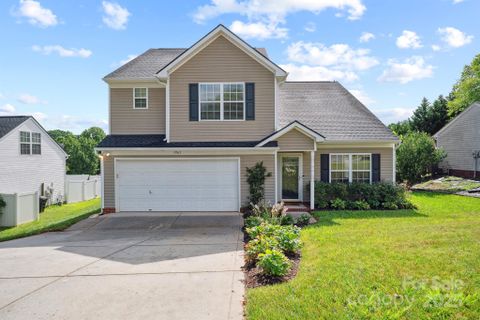 1961 9th Street Place sold home in Windsong Village, Hickory, NC