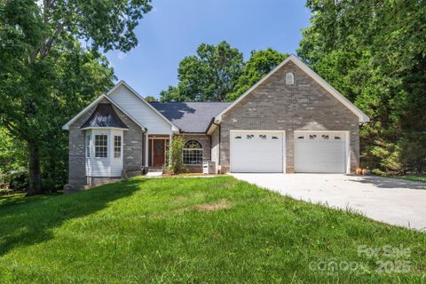 2763 W Winds Drive sold home in East Winds, Morganton, NC