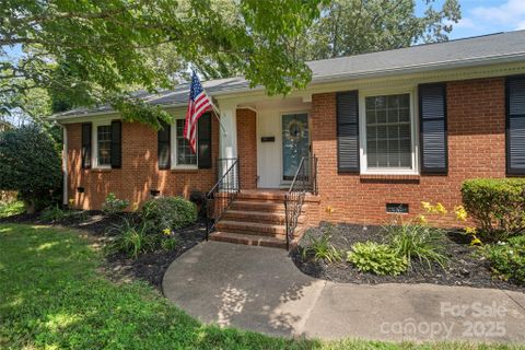1272 Queensgate Street sold home in Kingswood, Gastonia, NC