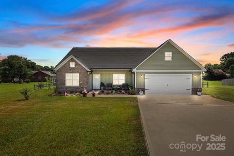100 Royal Avenue sold home in College Park, Albemarle, NC