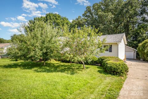 3427 Wonderland Drive sold home in Enchanted Forest, Matthews, NC