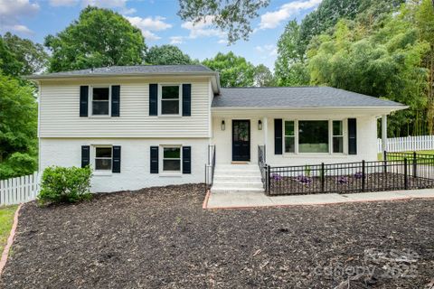 8025 Cliffside Drive sold home in Heritage Woods, Charlotte, NC