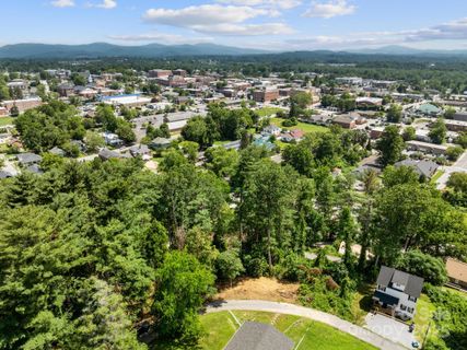0 Summit Circle sold home in Toms Hill Park, Hendersonville, NC