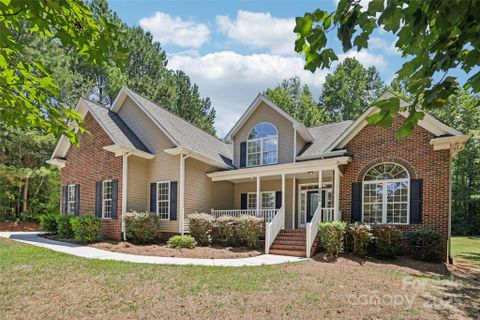 2055 Sunswept Lane sold home in Hunters Place, York, SC