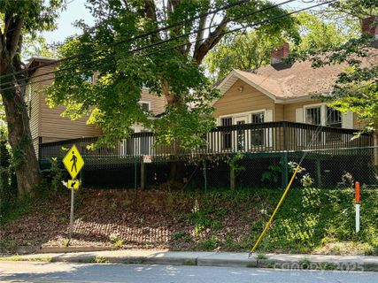 40 Brownwood Avenue