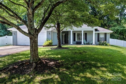 13517 Silver King Court sold home in Harvest Pointe, Huntersville, NC