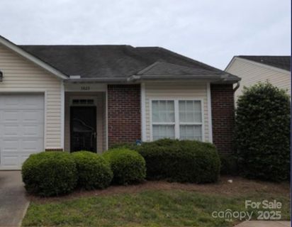 5823 Bradford Lake Lane sold home in Village Glen, Charlotte, NC